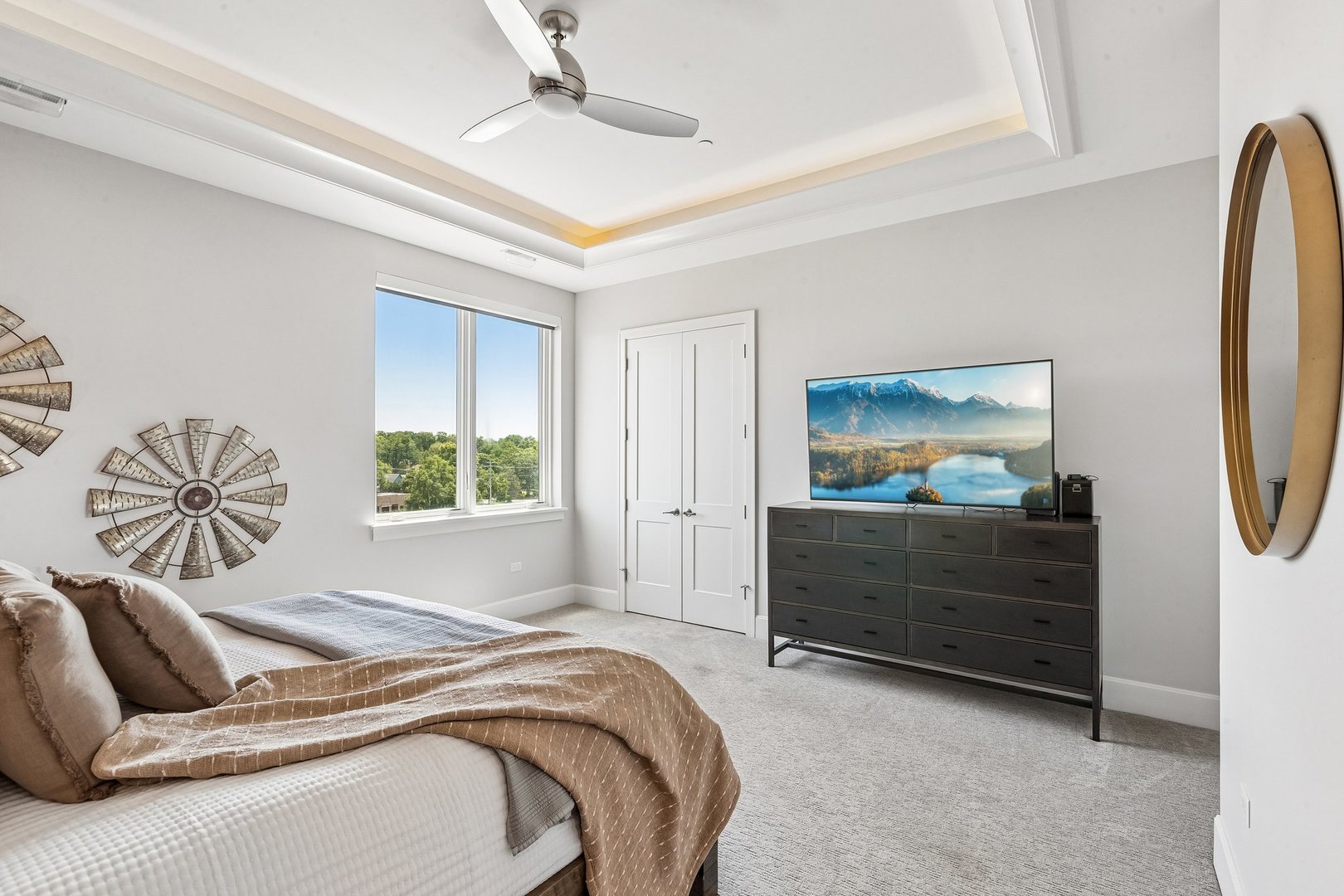 10 W Illinois Street Unit: 4B