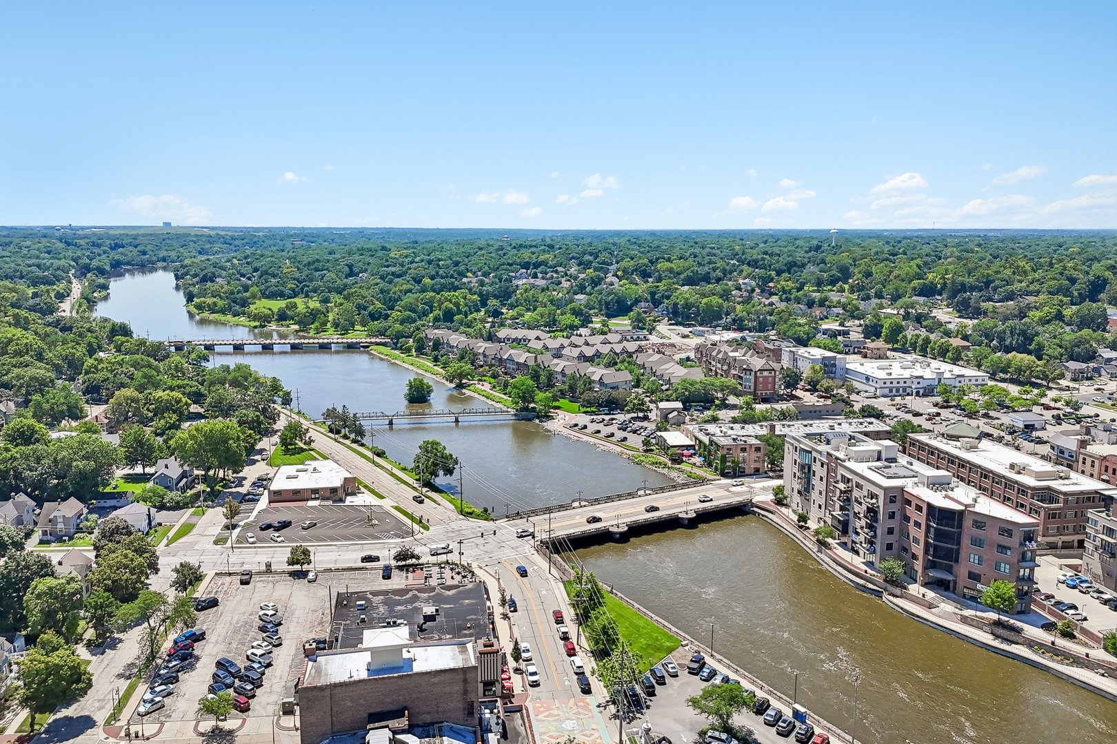 10 W Illinois Street Unit: 4B