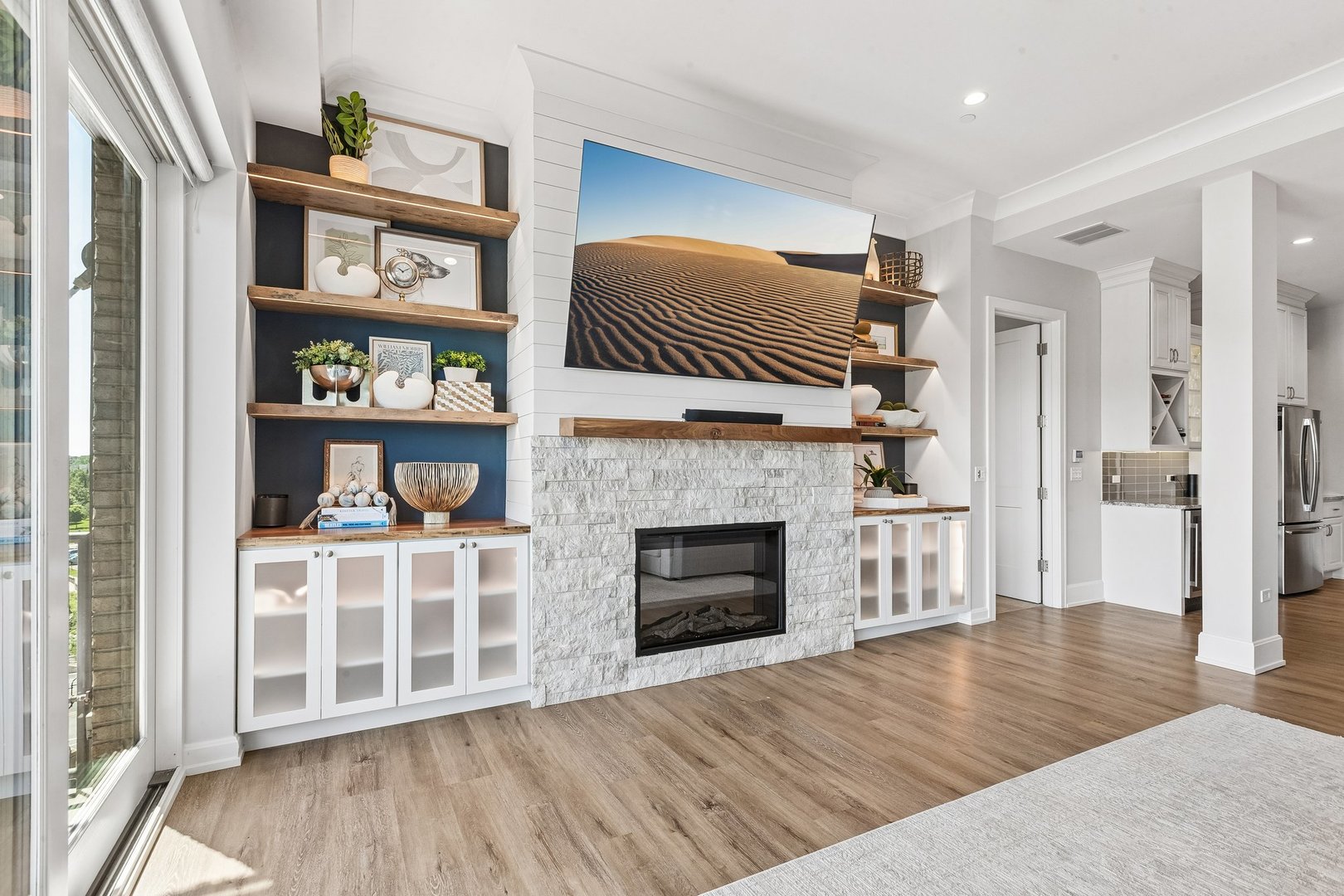 10 W Illinois Street Unit: 4B