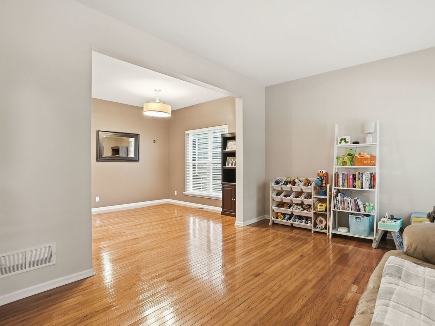 0N422 TAYLOR Drive