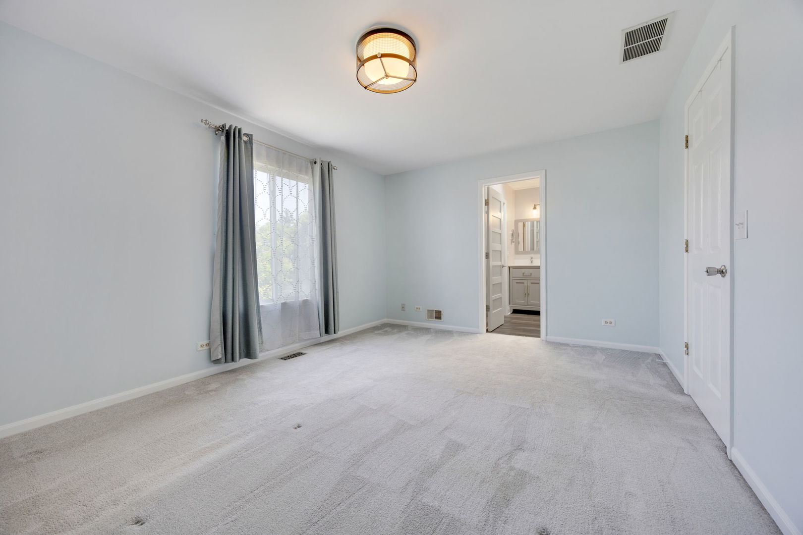 1260 Arapaho Court