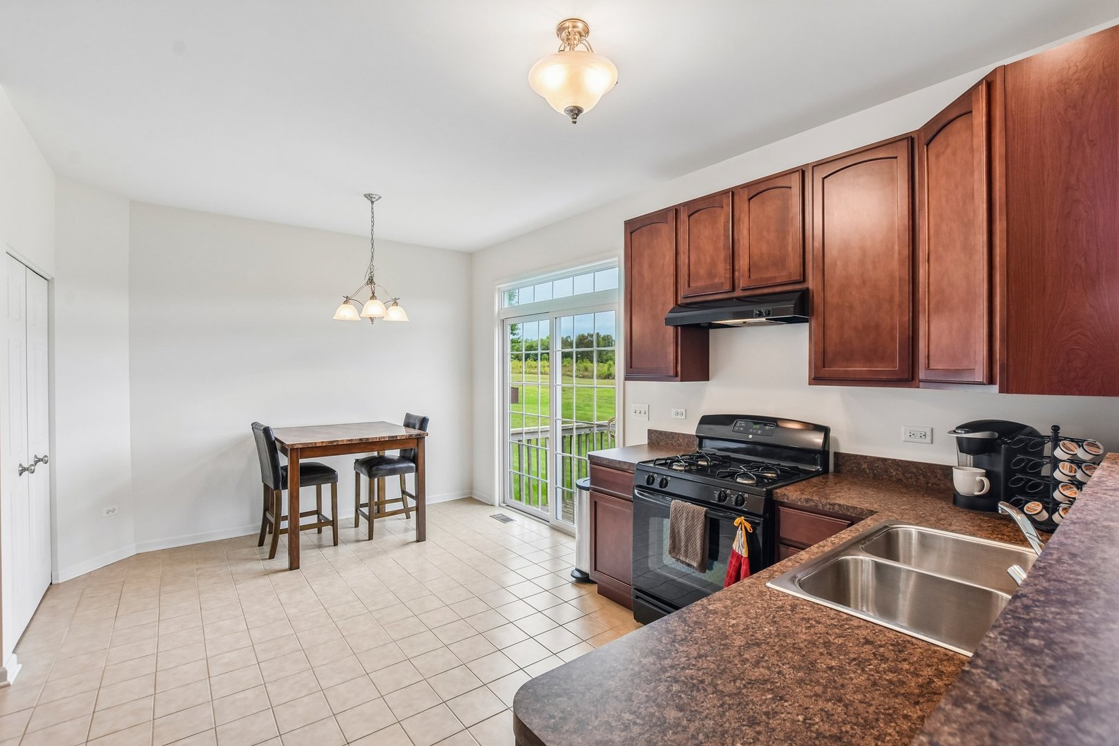 586 WEXFORD Drive