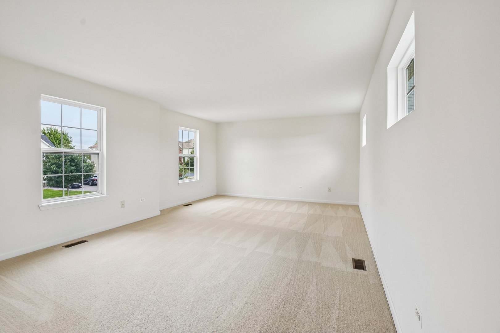 586 WEXFORD Drive