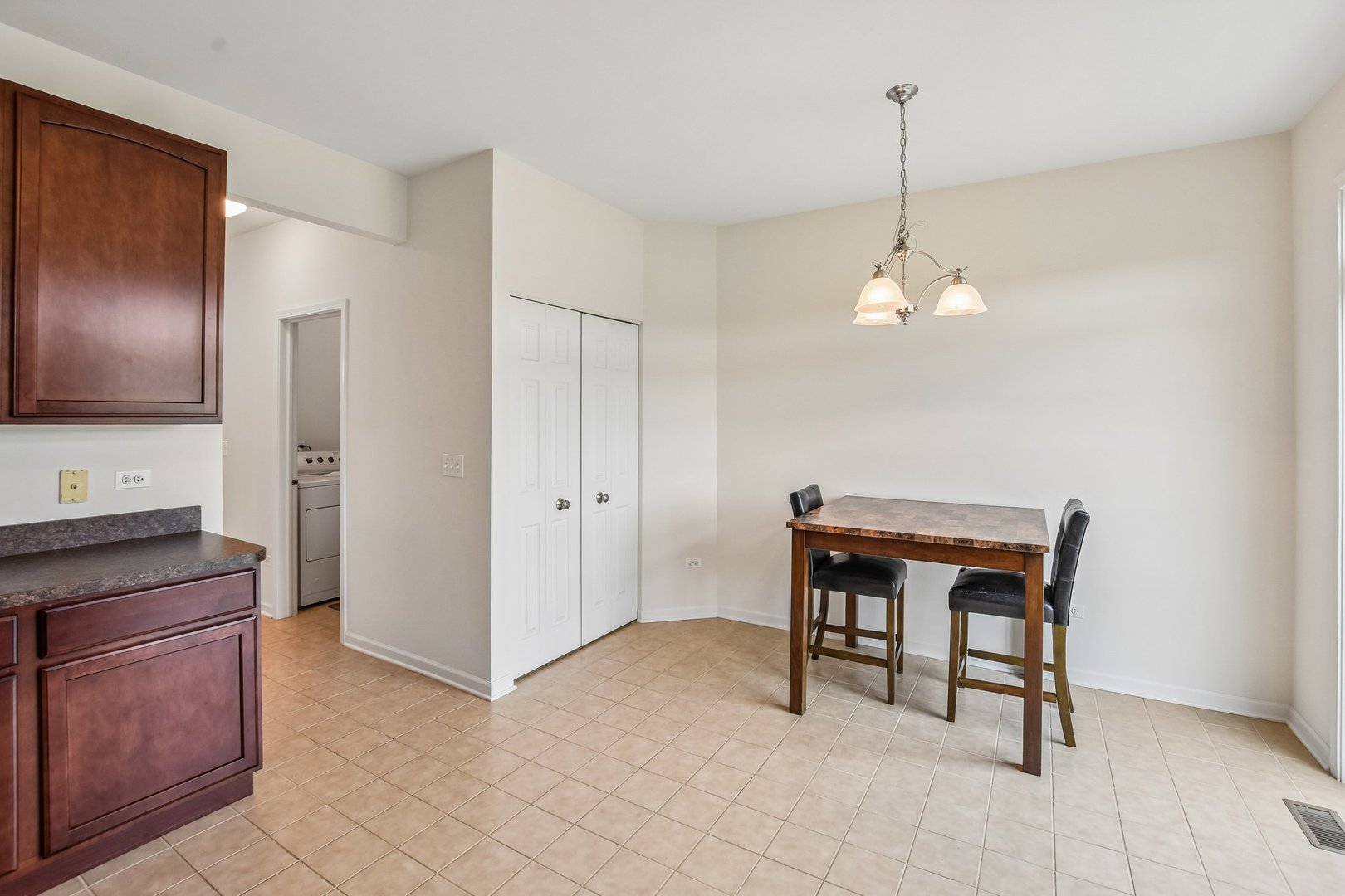 586 WEXFORD Drive