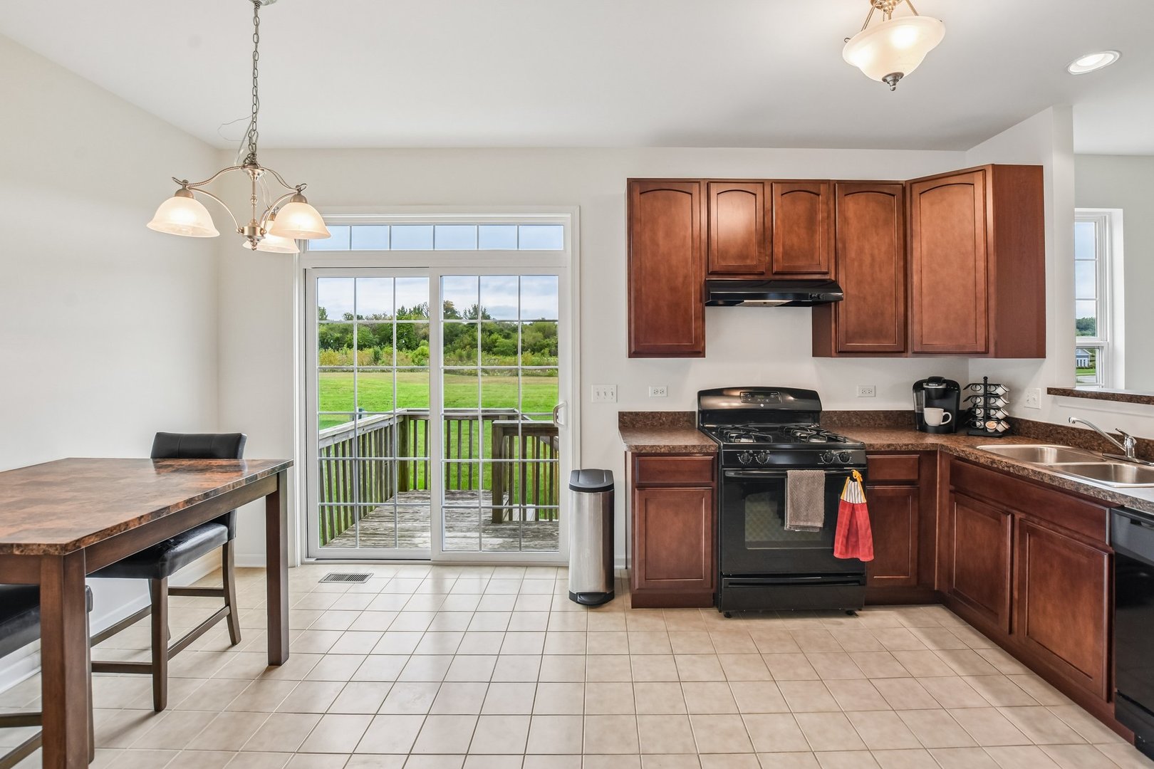 586 WEXFORD Drive