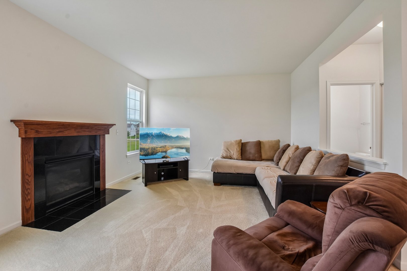 586 WEXFORD Drive