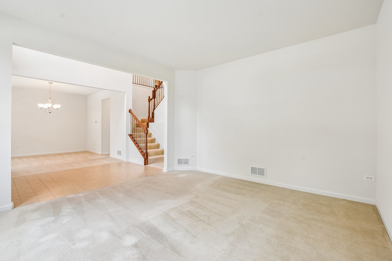 586 WEXFORD Drive