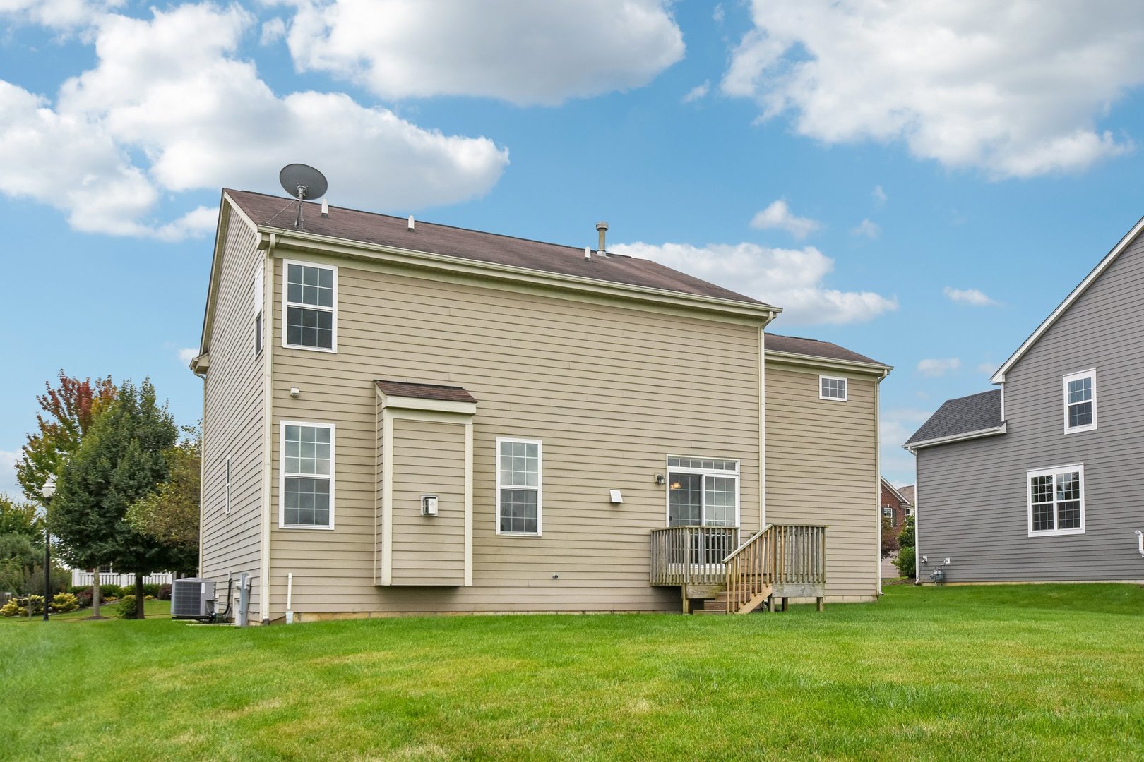 586 WEXFORD Drive