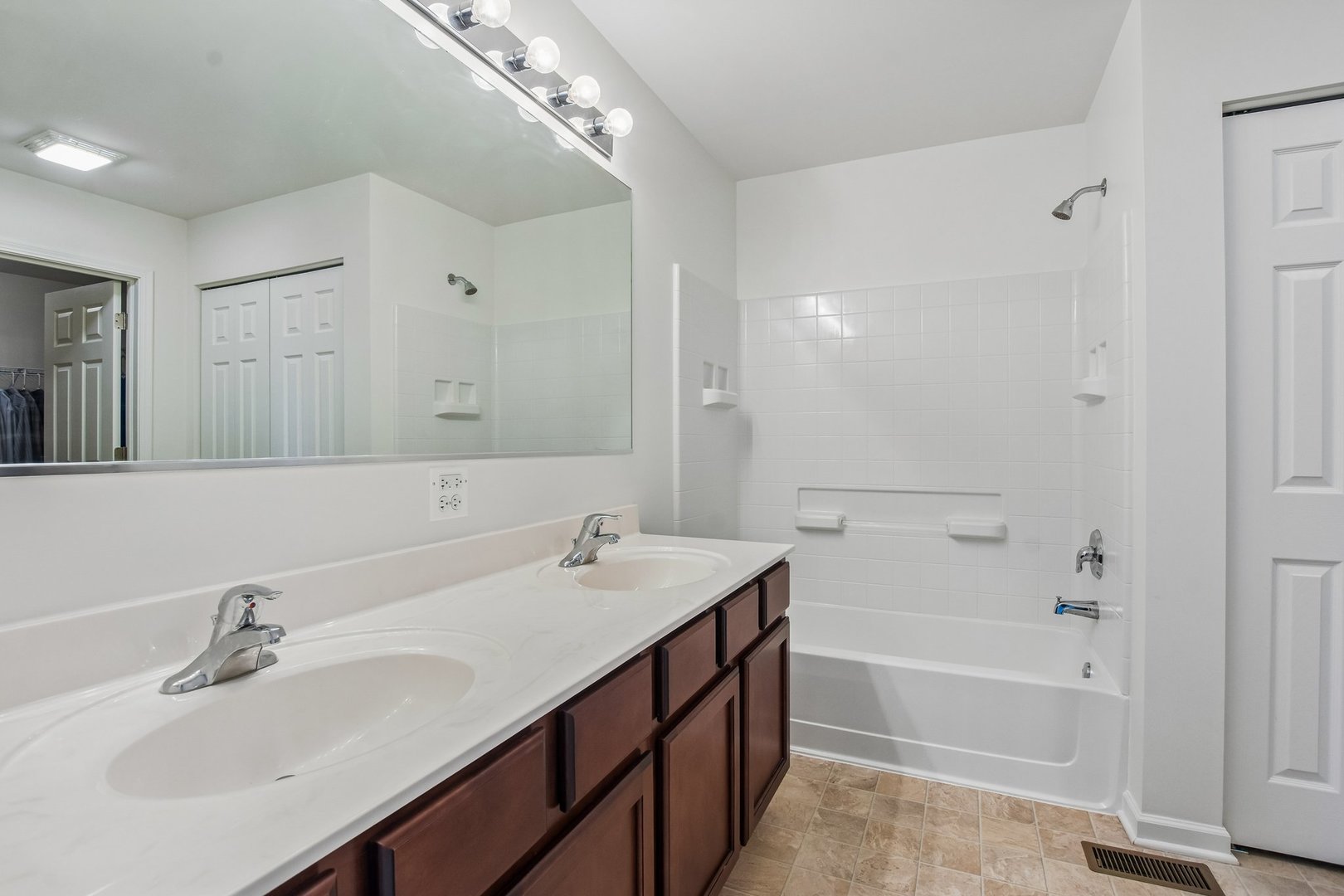 586 WEXFORD Drive
