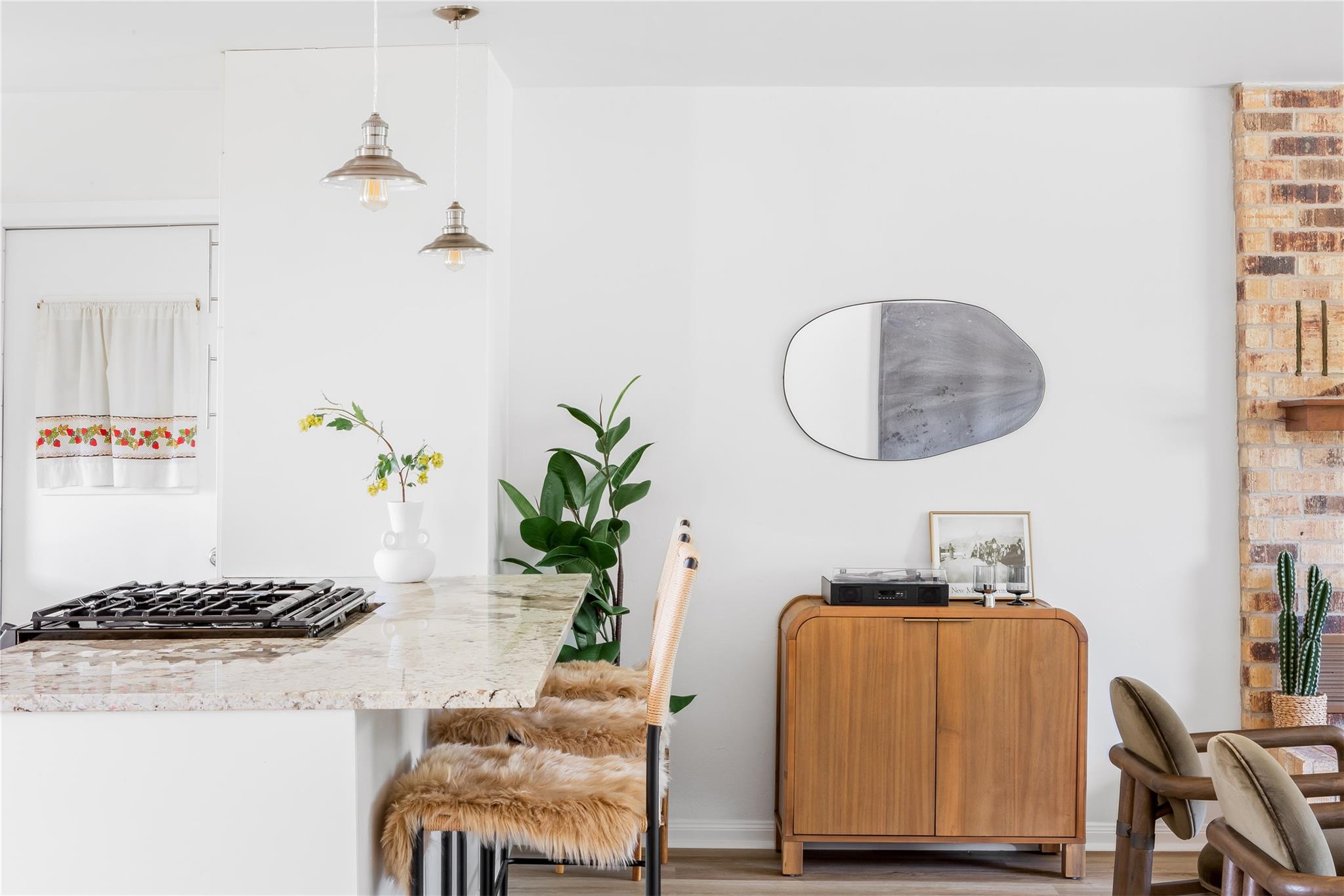 304 W Bee ST