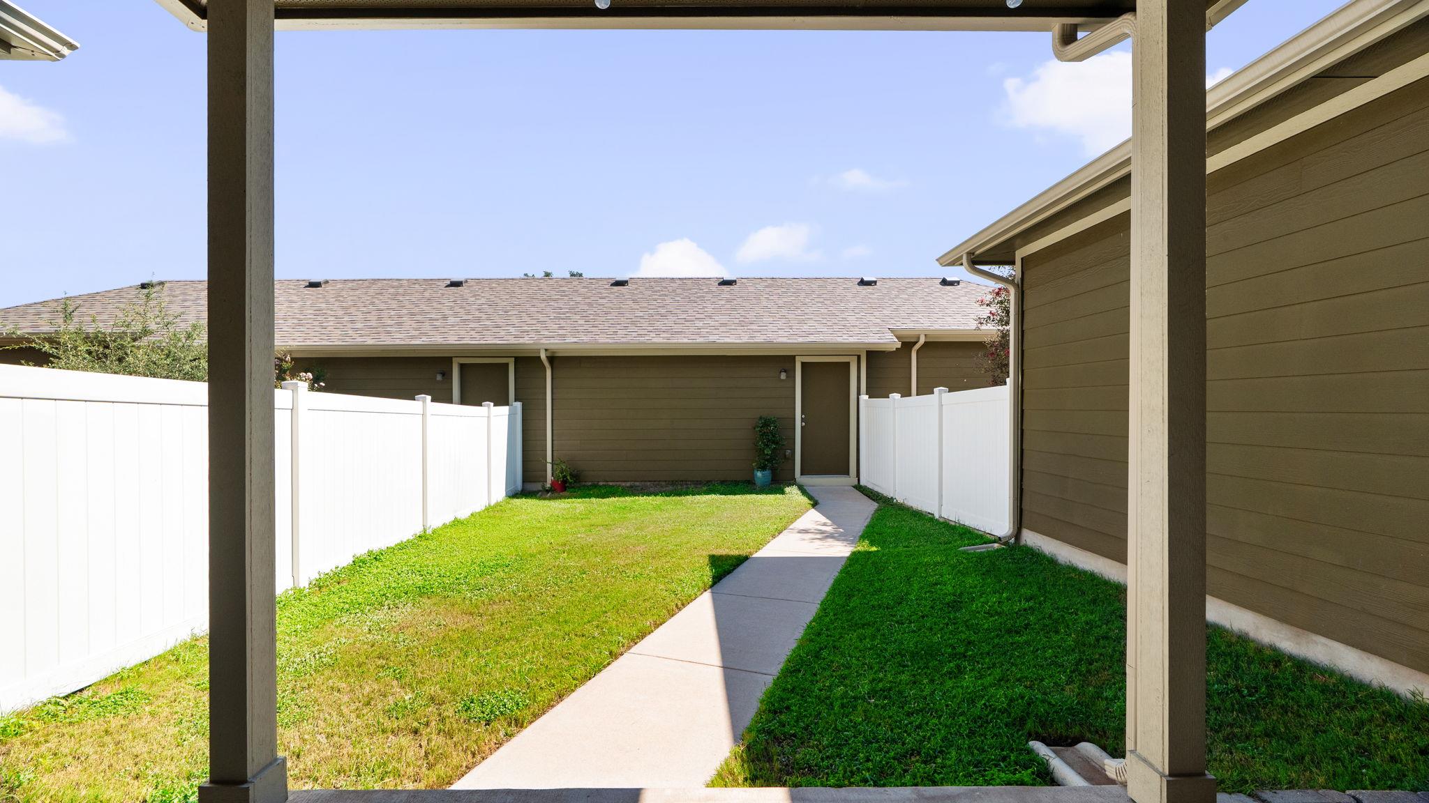 1042 Lost Pines LN