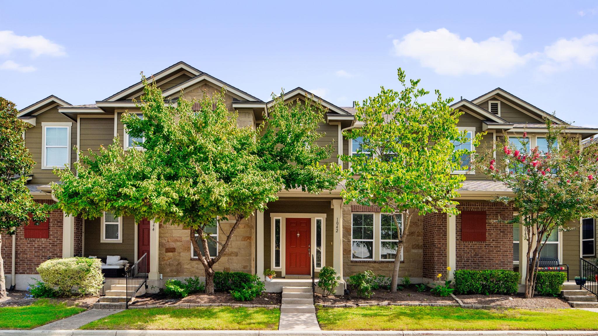 1042 Lost Pines LN
