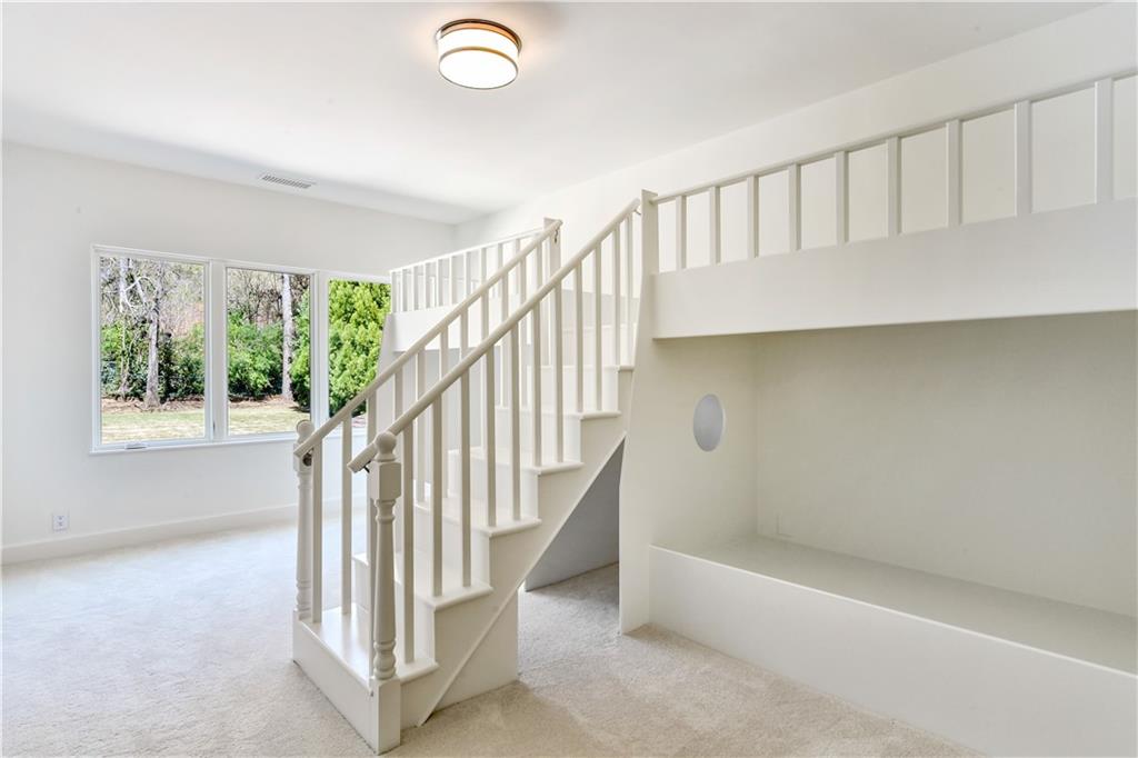 106 Interlochen Drive NE