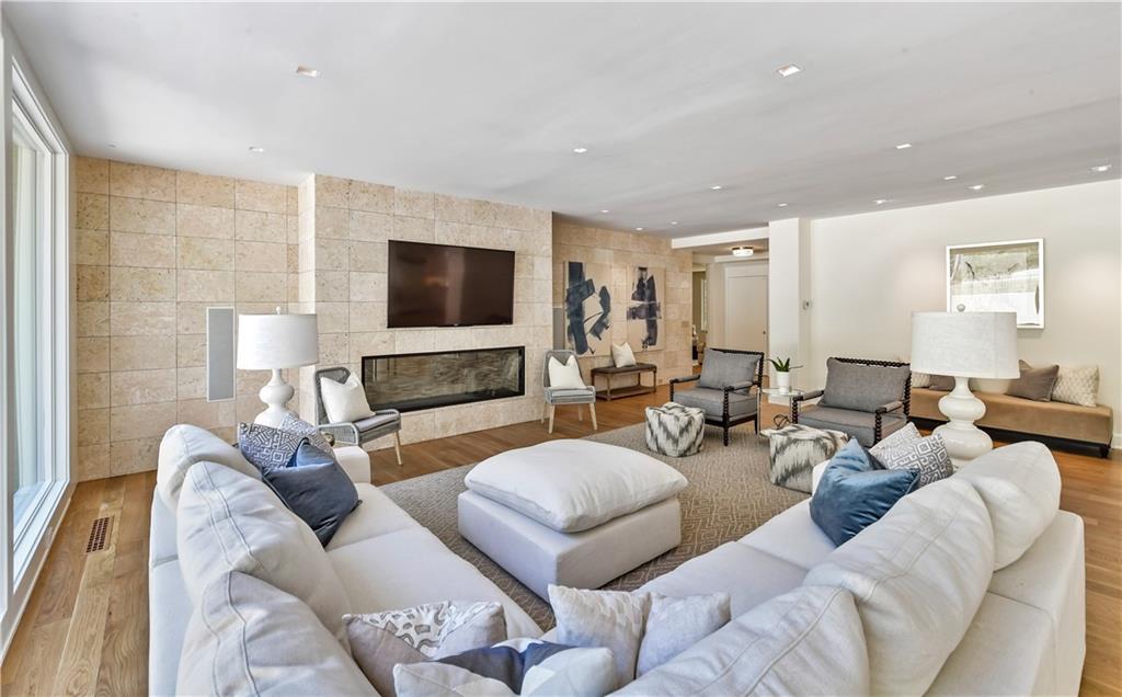 106 Interlochen Drive NE