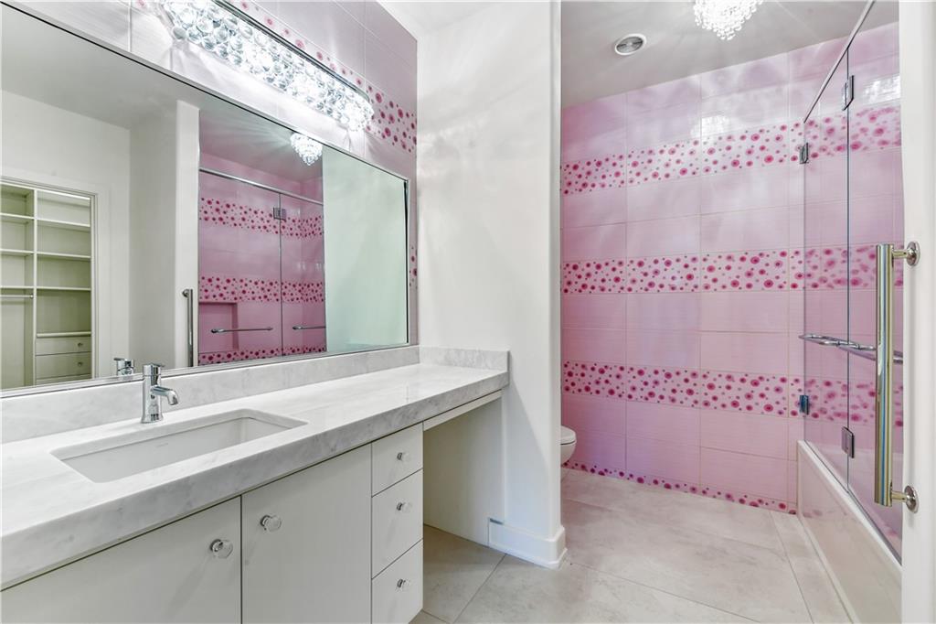 106 Interlochen Drive NE