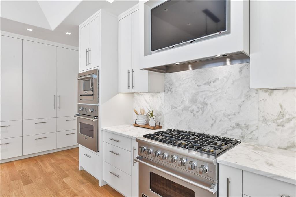 106 Interlochen Drive NE