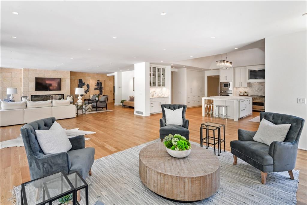 106 Interlochen Drive NE