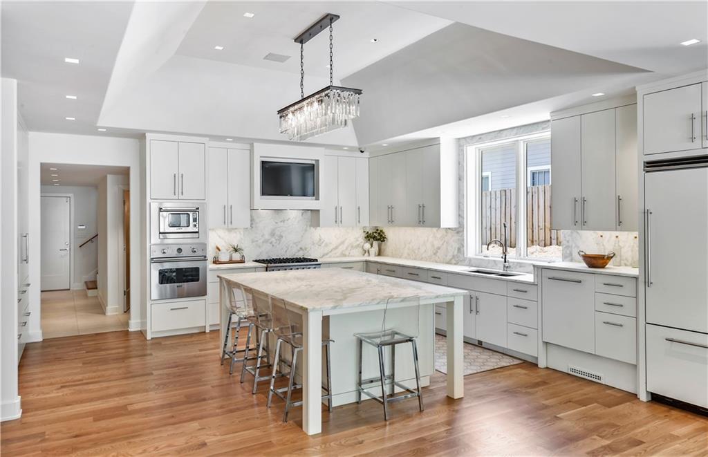 106 Interlochen Drive NE