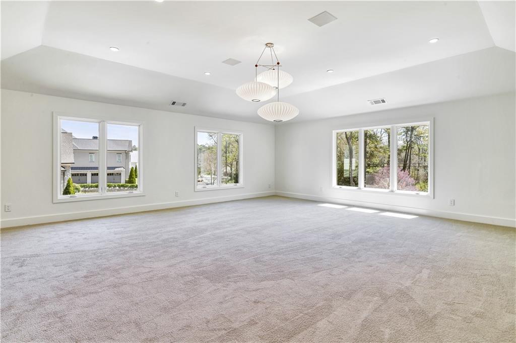 106 Interlochen Drive NE