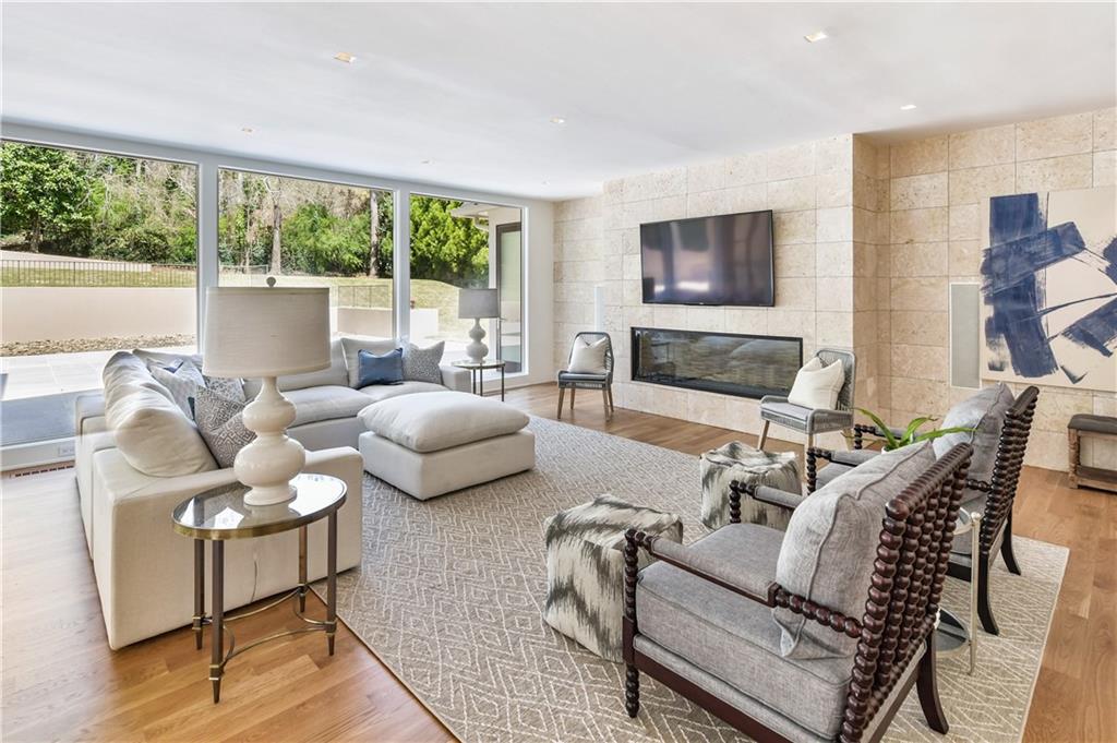 106 Interlochen Drive NE