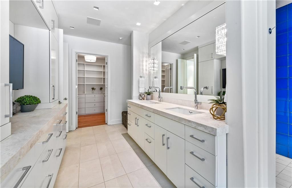 106 Interlochen Drive NE