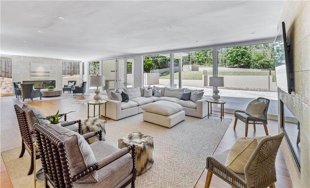 106 Interlochen Drive NE