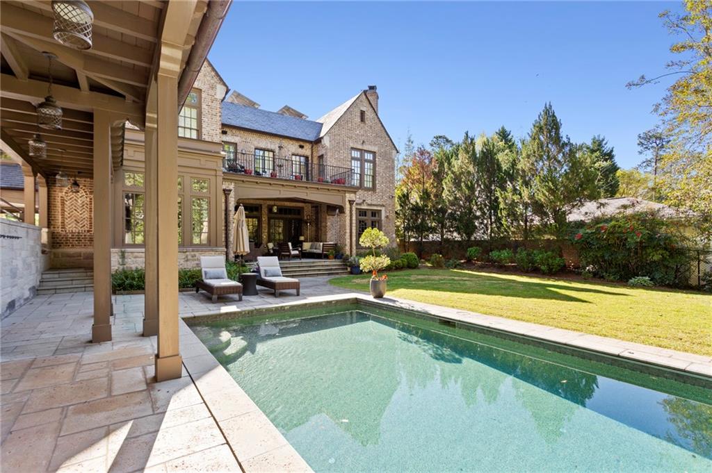 4262 E Brookhaven Drive NE