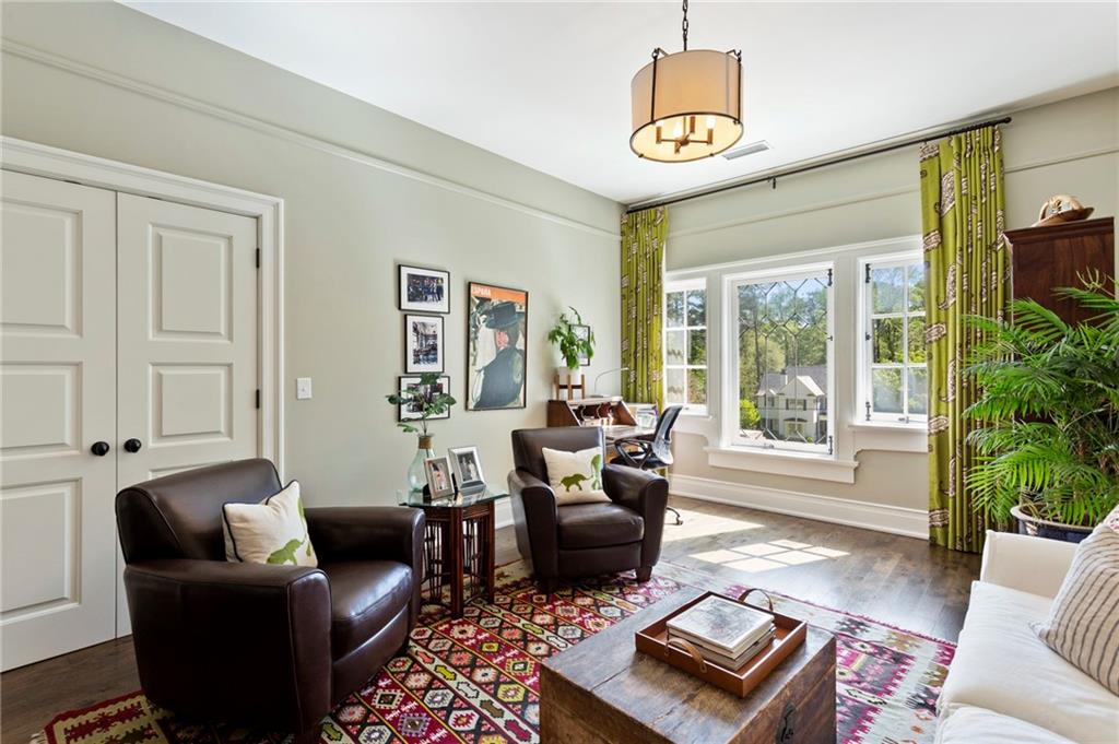 4262 E Brookhaven Drive NE