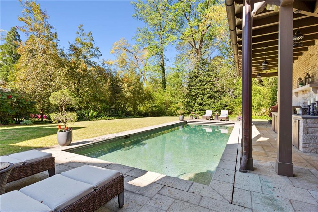 4262 E Brookhaven Drive NE