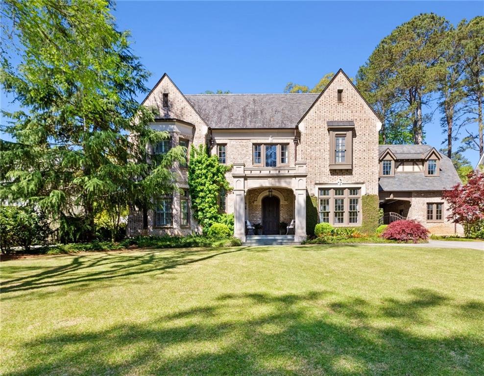 4262 E Brookhaven Drive NE