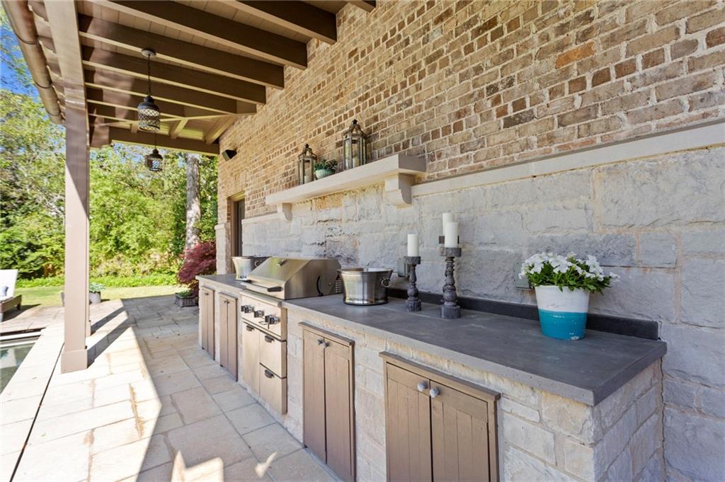 4262 E Brookhaven Drive NE