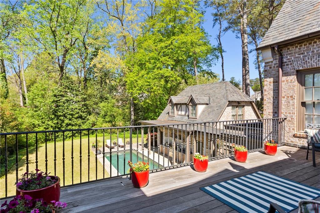 4262 E Brookhaven Drive NE