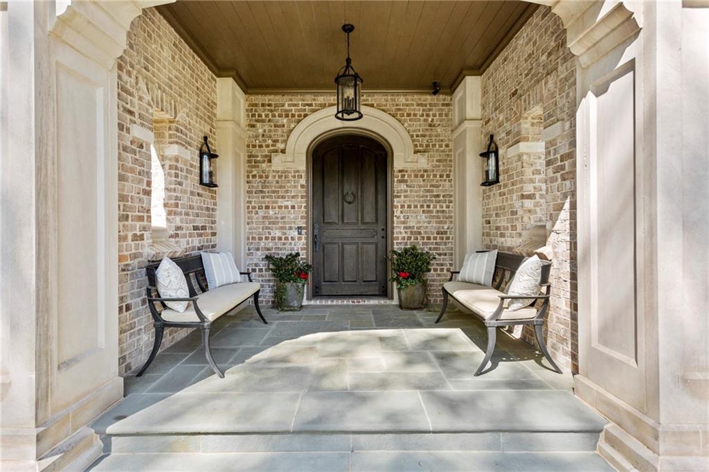 4262 E Brookhaven Drive NE