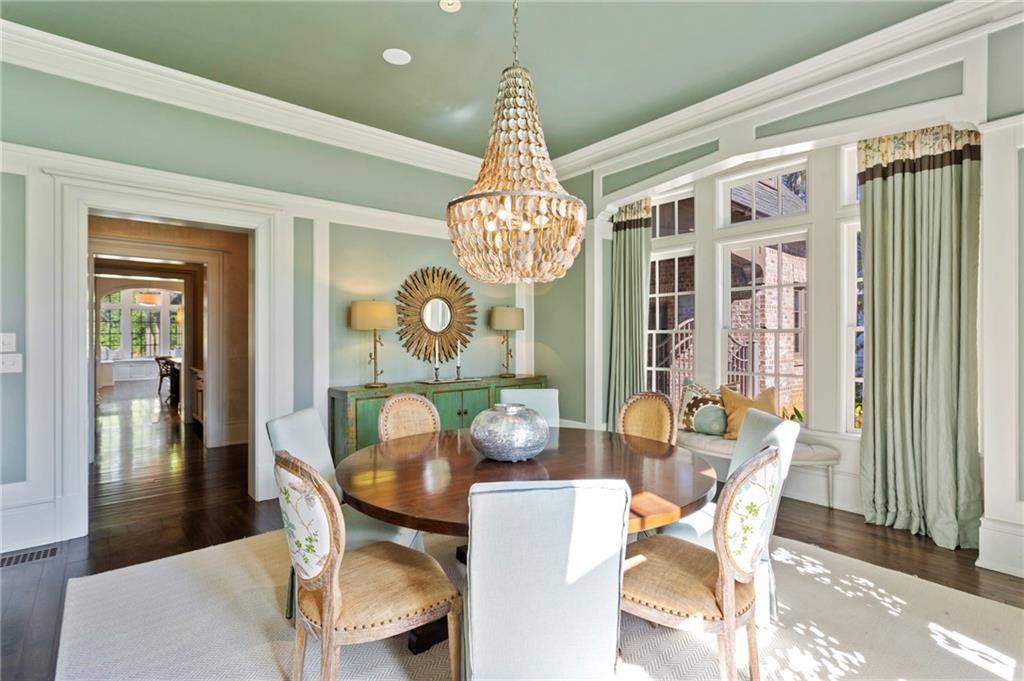 4262 E Brookhaven Drive NE