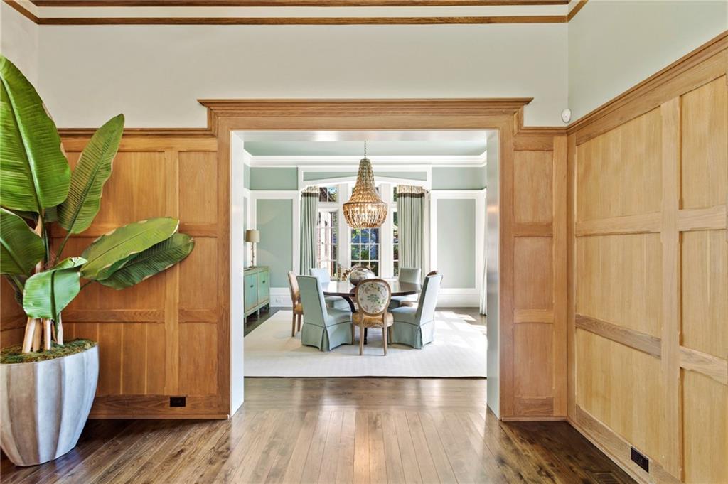 4262 E Brookhaven Drive NE