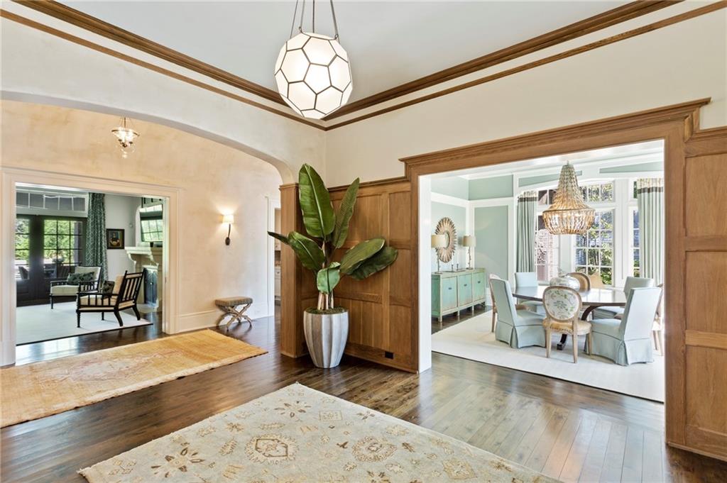 4262 E Brookhaven Drive NE