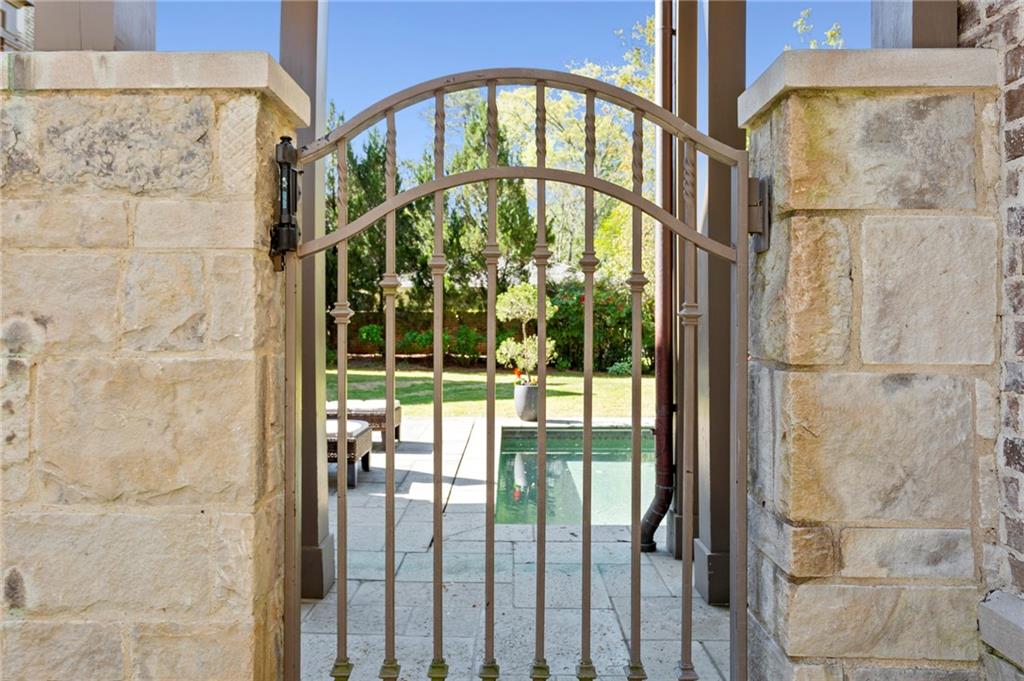 4262 E Brookhaven Drive NE