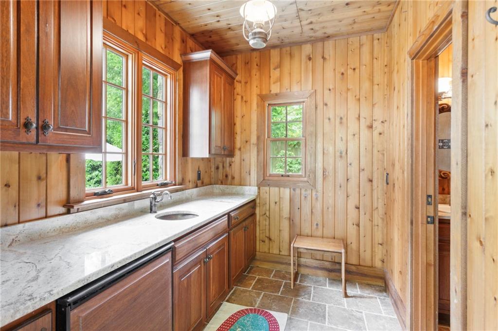 1193 Bellaire Drive NE