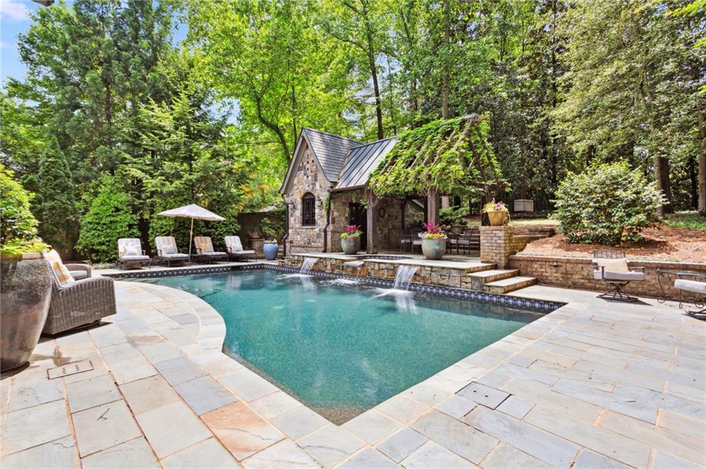 1193 Bellaire Drive NE