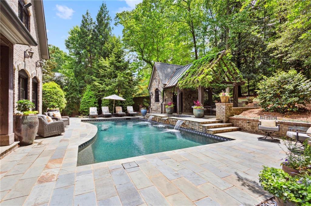 1193 Bellaire Drive NE