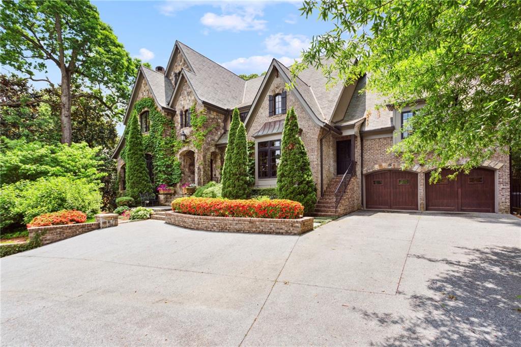 1193 Bellaire Drive NE