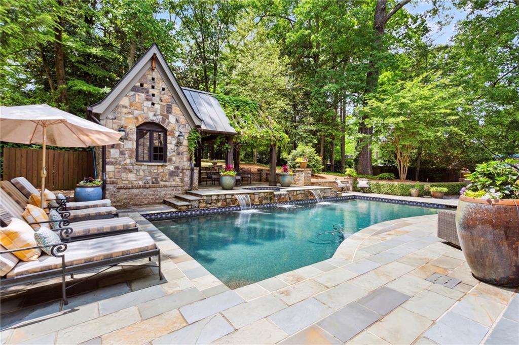 1193 Bellaire Drive NE