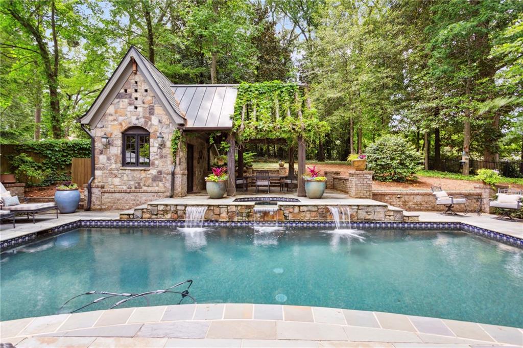 1193 Bellaire Drive NE