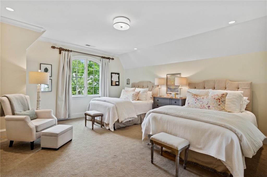 1193 Bellaire Drive NE