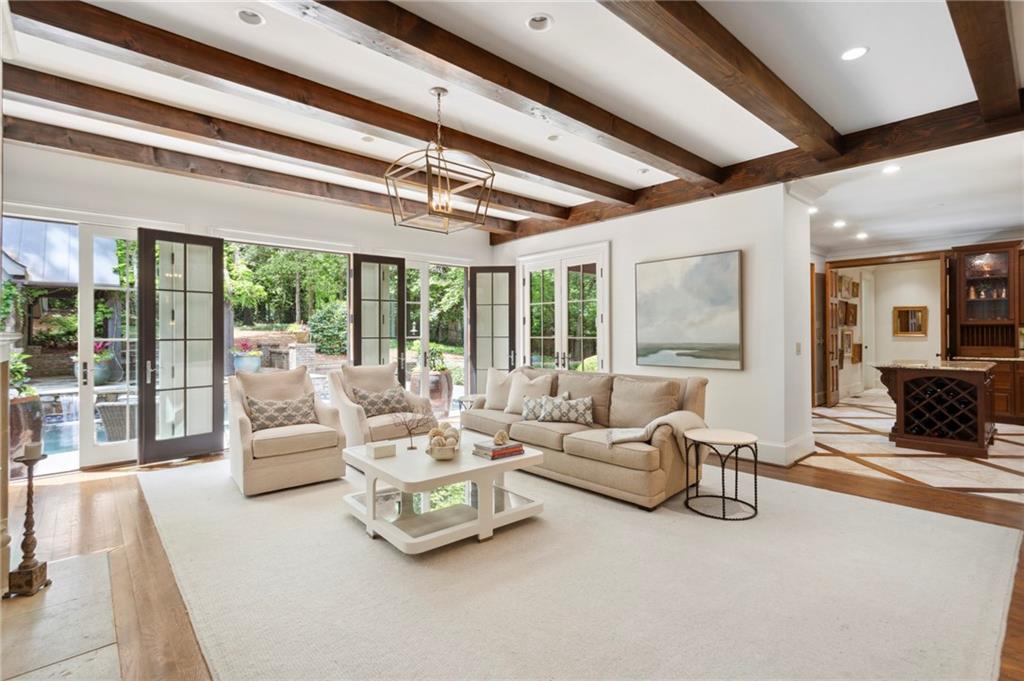 1193 Bellaire Drive NE