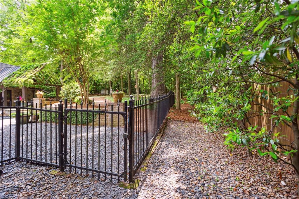 1193 Bellaire Drive NE