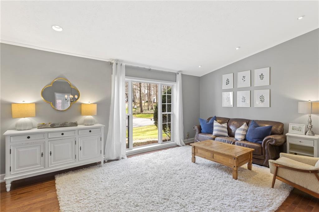392 Huntsman Way SE