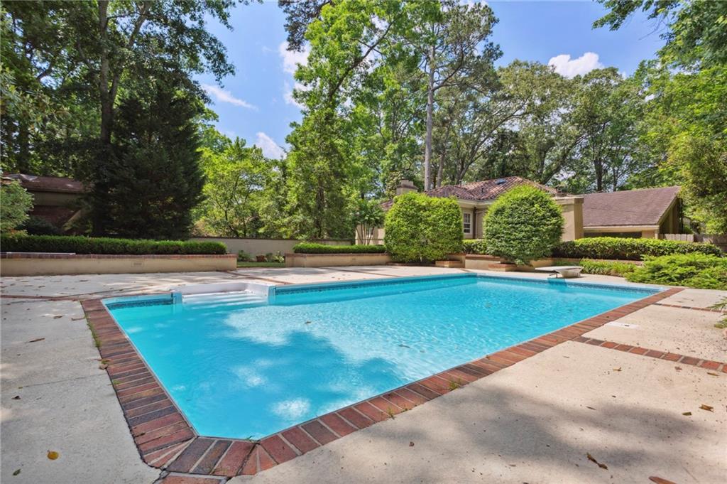 2515 Habersham Road NW