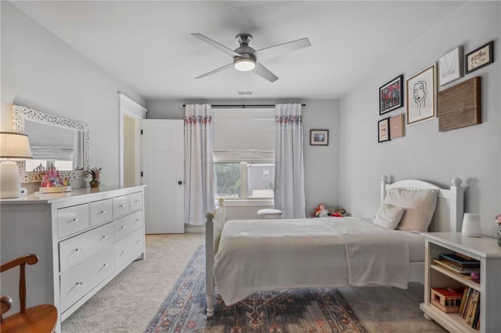 1712 Whitfield Parc Circle SE