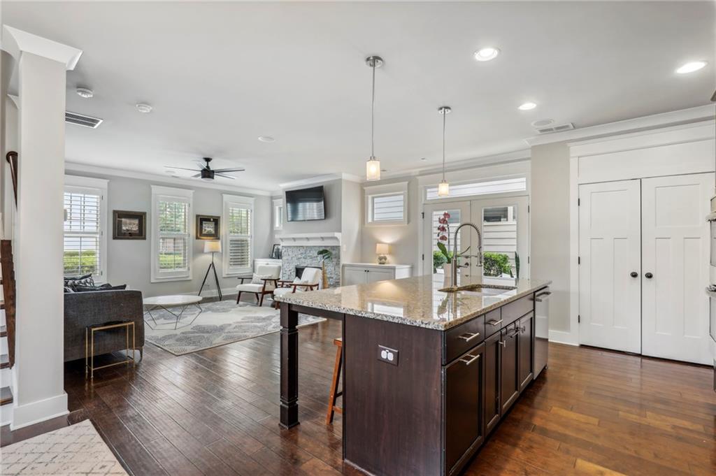 1712 Whitfield Parc Circle SE